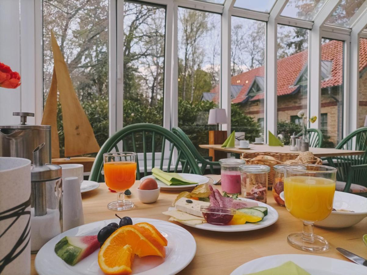 Hotel Schloesschen Sundische Wiese Zingst Exterior photo